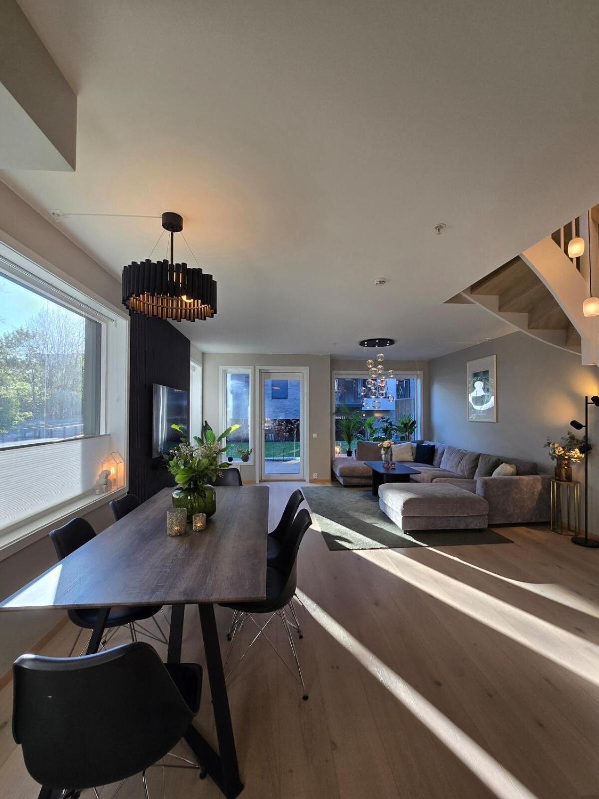 Exclusive Townhouse With Private Rooftop *