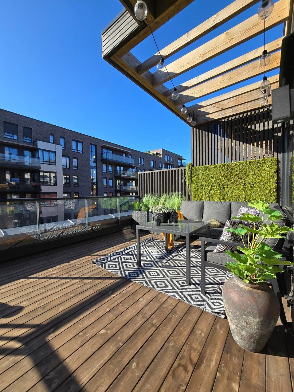 Exclusive Townhouse With Private Rooftop *